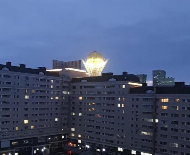25 Вид На Байтерек Для 1-4 Человек С Кроватью И Раскладным Диваном Astana Eksteriør bilde